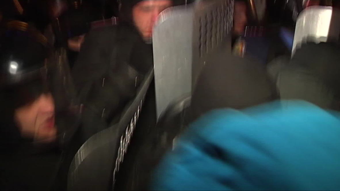 Ukraine: Protesters storm Kharkov government building