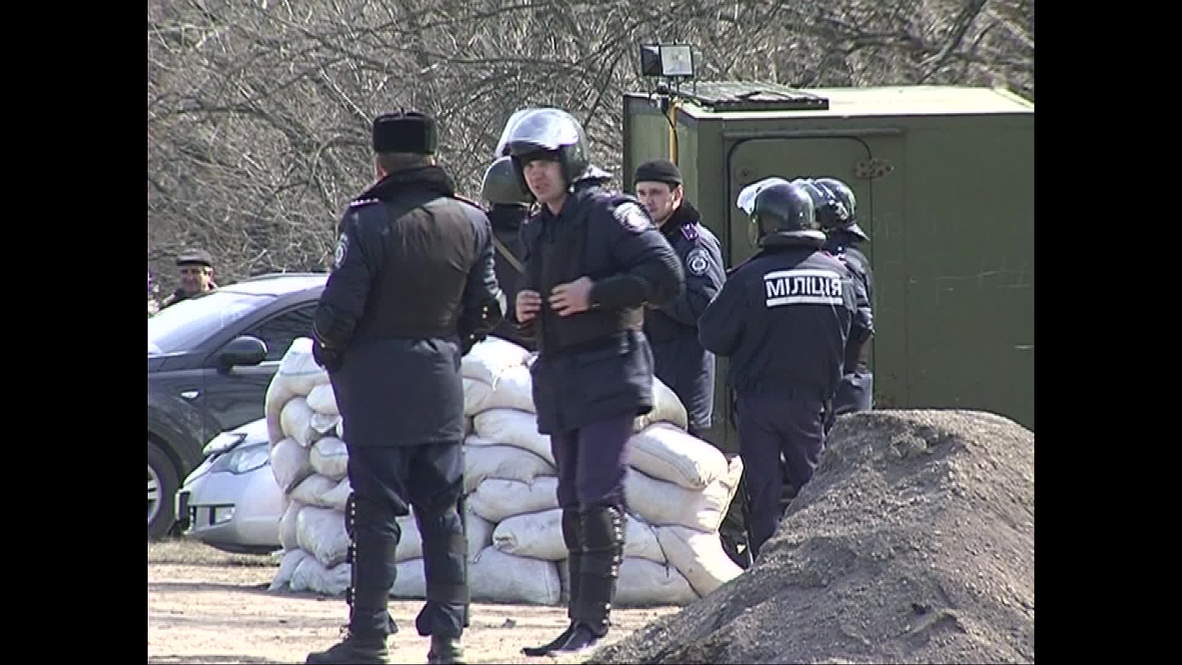 Ukraine: Police set up roadblocks around Lugansk
