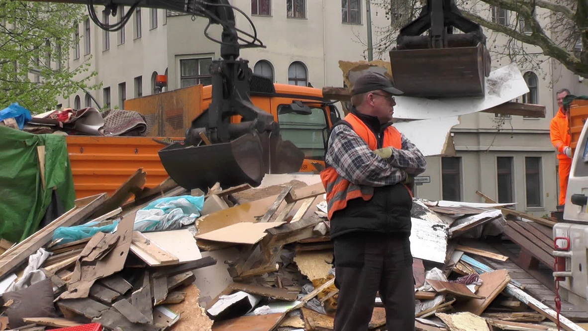 Germany: Refugees watch their camp demolished