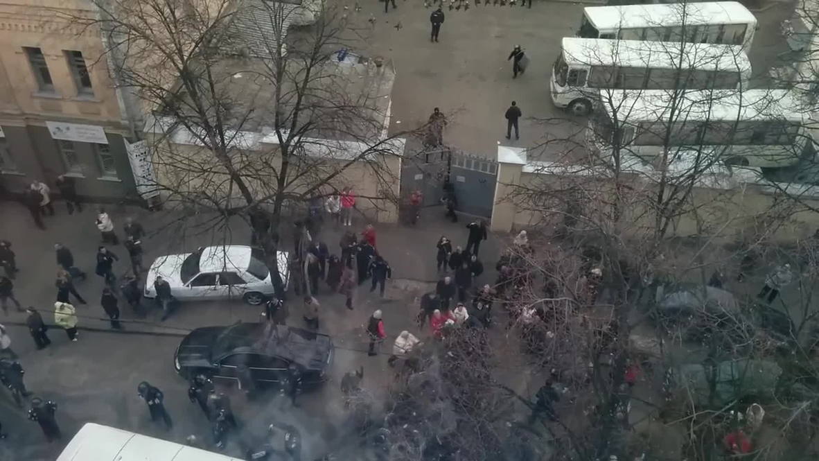 Ukraine: Police clash with protesters following "anti-terrorist operation"