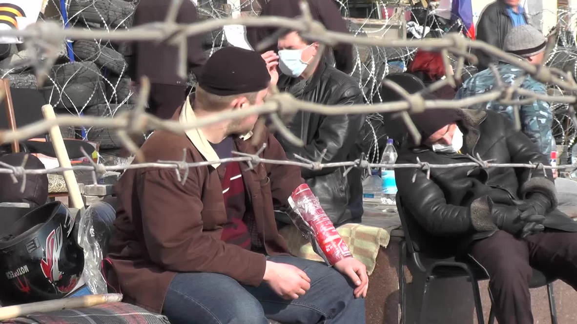Ukraine: Donetsk's protesters barricade their declared independence
