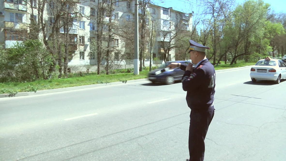 Russia: Traffic police educate Crimeans on new road rules