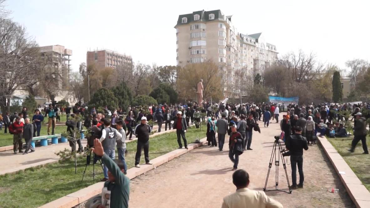 Kyrgyzstan: Opposition turn ire on President Atambayev