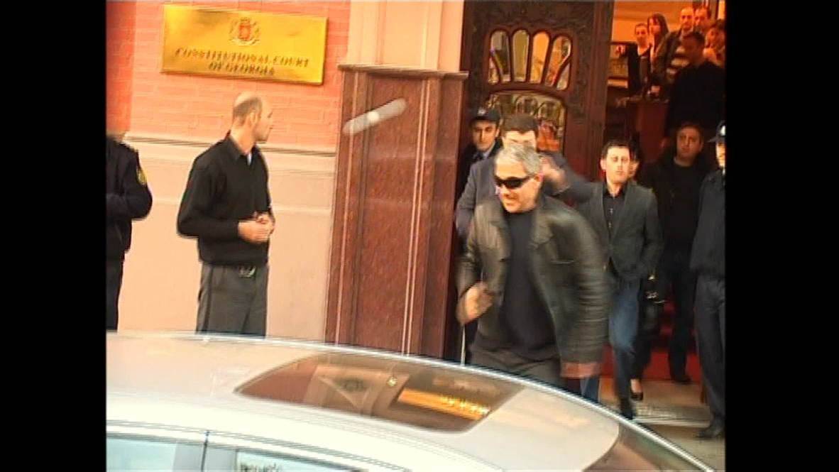 Georgia: Ex-mayor of Tbilisi pelted with eggs
