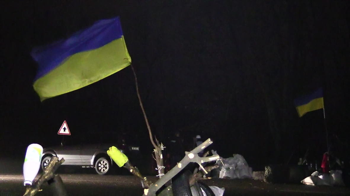 Ukraine: Pro-Maidan activists man roadblocks to stop support for east