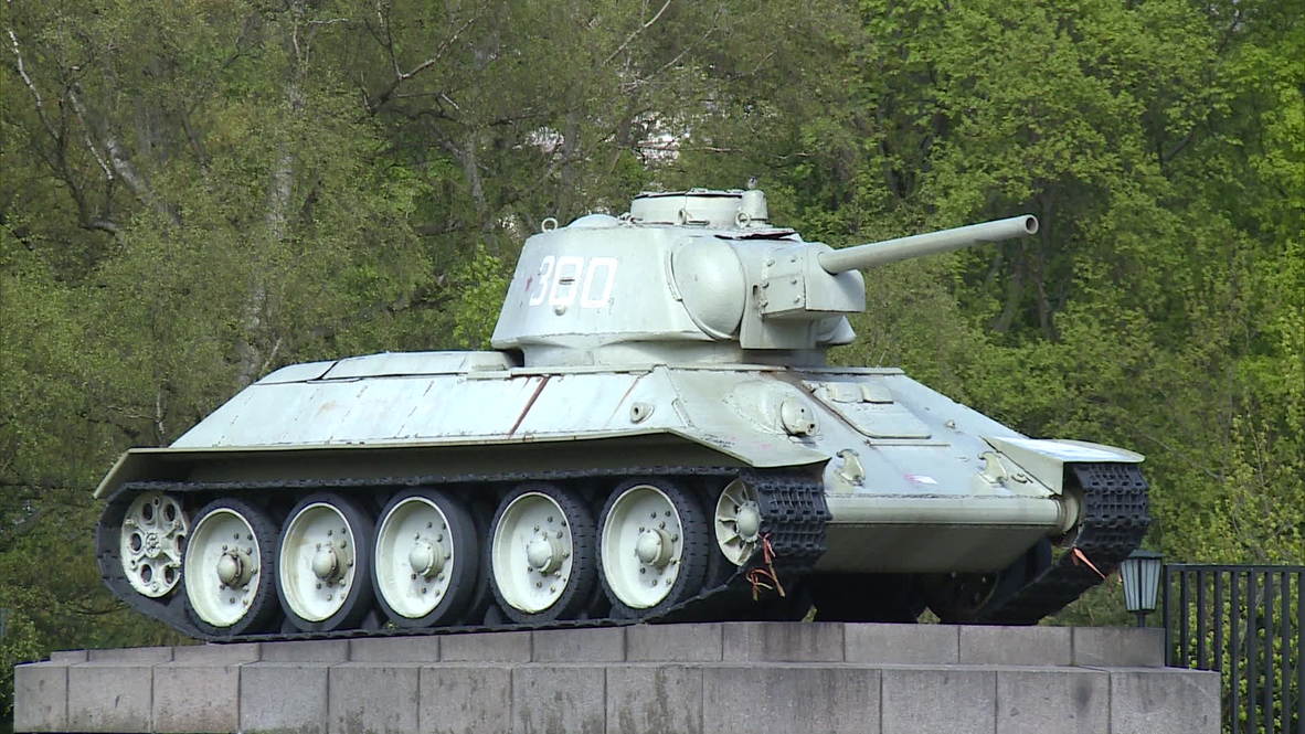 Germany: Not everyone wants Russian tanks out of Berlin, Bild