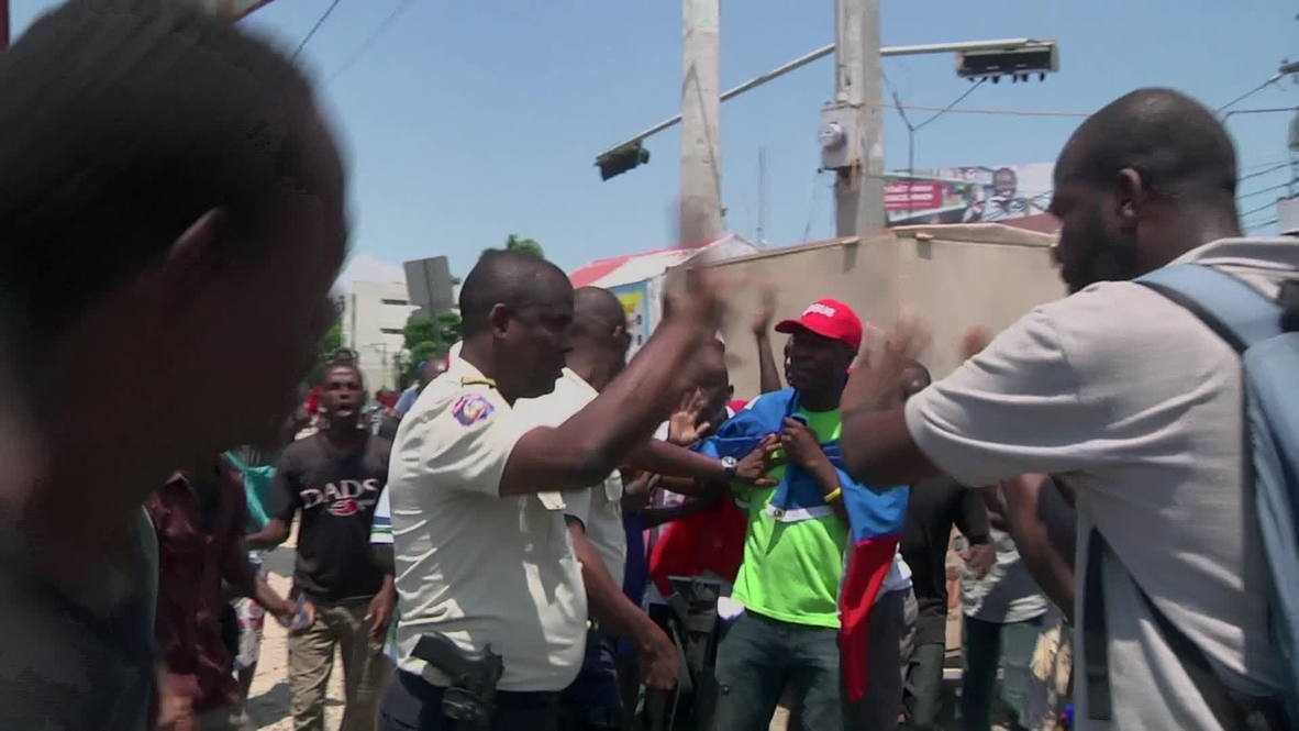 Haiti: Anti-government march scuffles with police