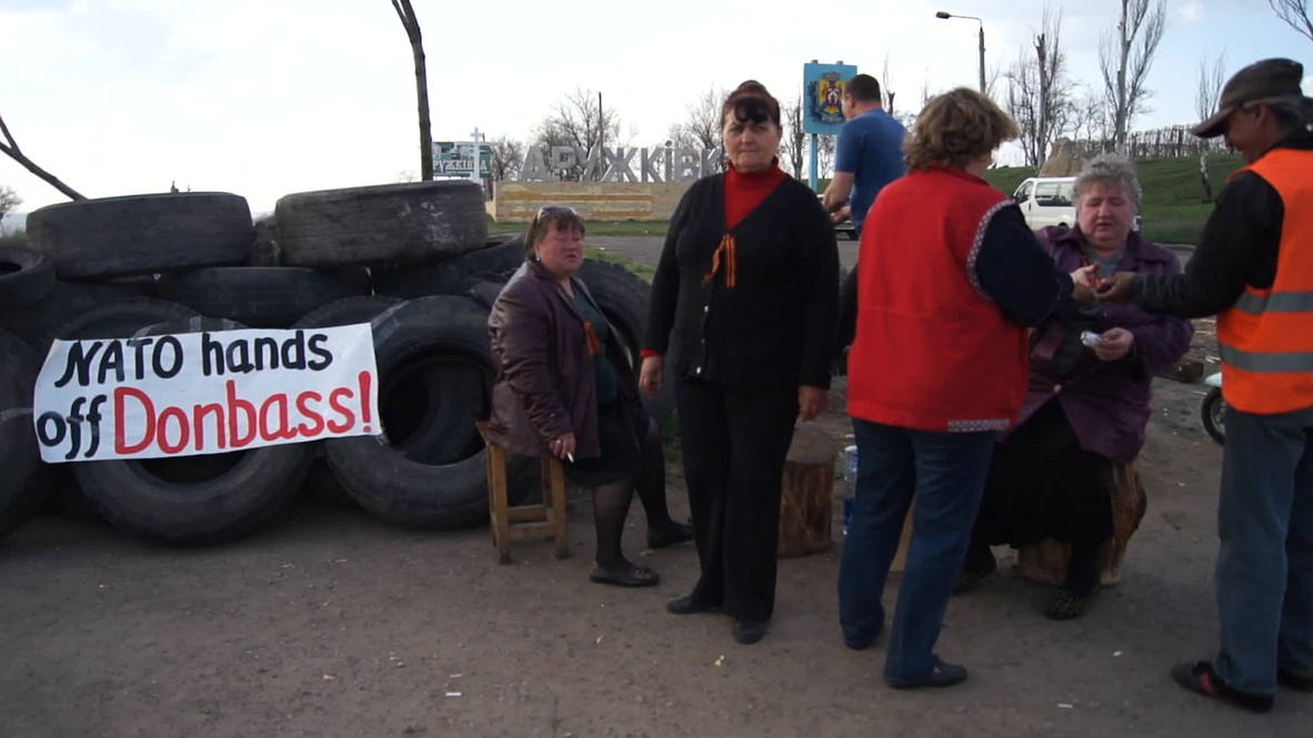 Ukraine: Grandmothers man the barricades
