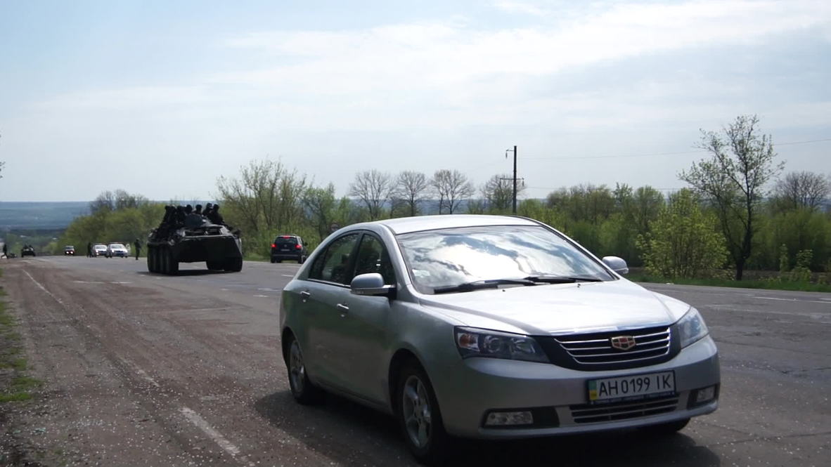 Ukraine: APCs and choppers descend on Slavyansk
