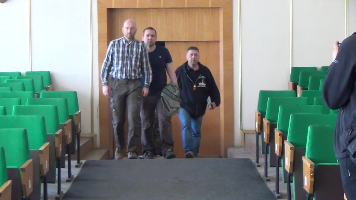 Ukraine: OSCE prisoners appear at Slavyansk press conference
