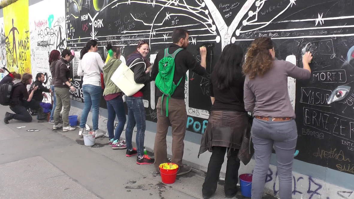 Germany: Berlin Wall gets spring clean after official neglect