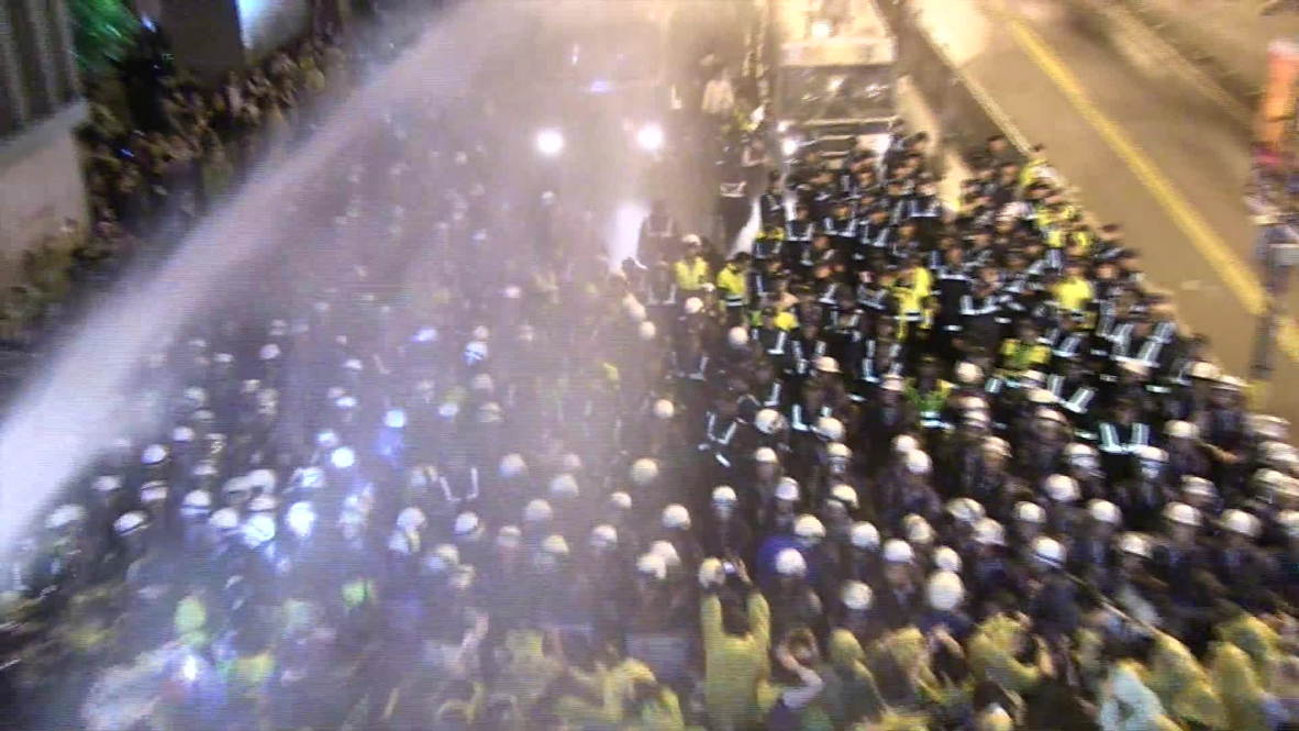 Taiwan: Water cannons douse Taipei anti-nuclear protesters