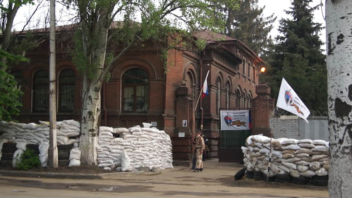 Ukraine: Self-defence units guard HQ following 'Kiev offensive'
