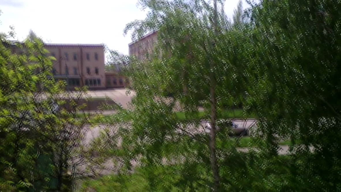 Ukraine: Armoured vehicles descend on Kramatorsk