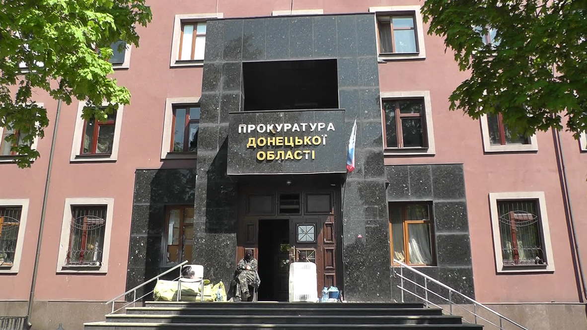 Ukraine: Barricades built around stormed SBU building