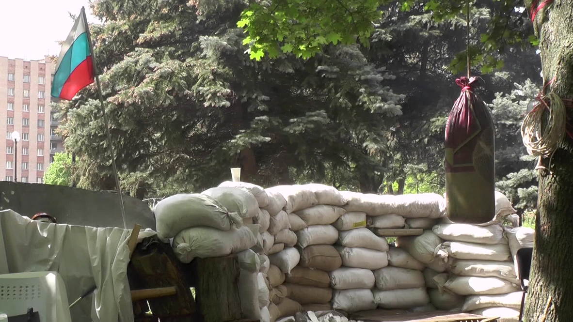 Ukraine: 'Fascism won't pass' at seized Lugansk SBU HQ
