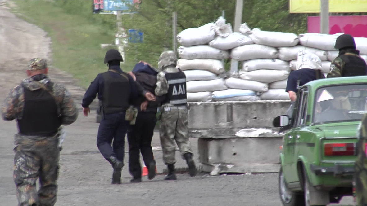 Ukraine: Military choppers buzz overhead at Slavyansk base