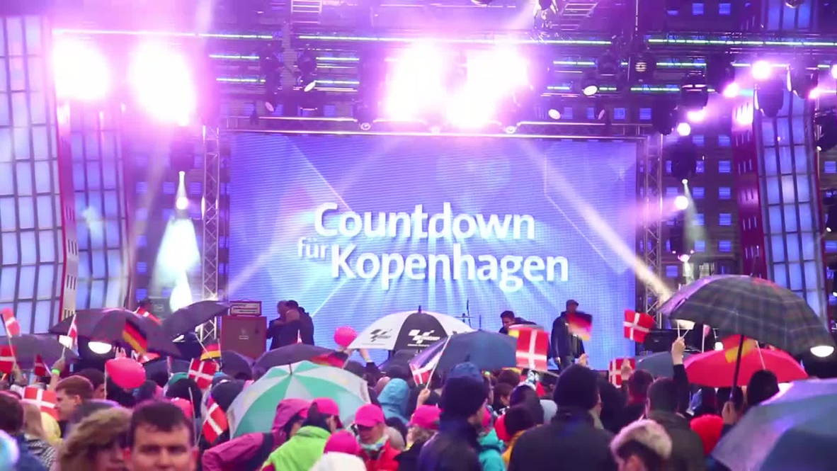 Germany: Eurovision fans go wet n' wild in Hamburg