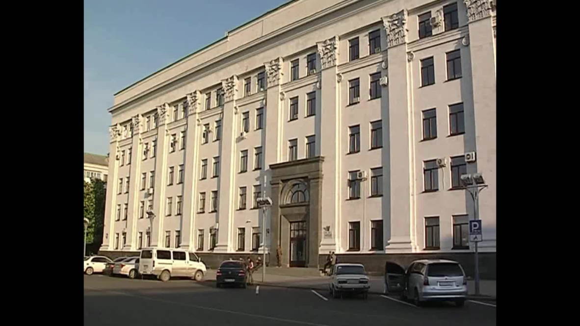 Ukraine: Lugansk polls close after 'referendum under the tanks'