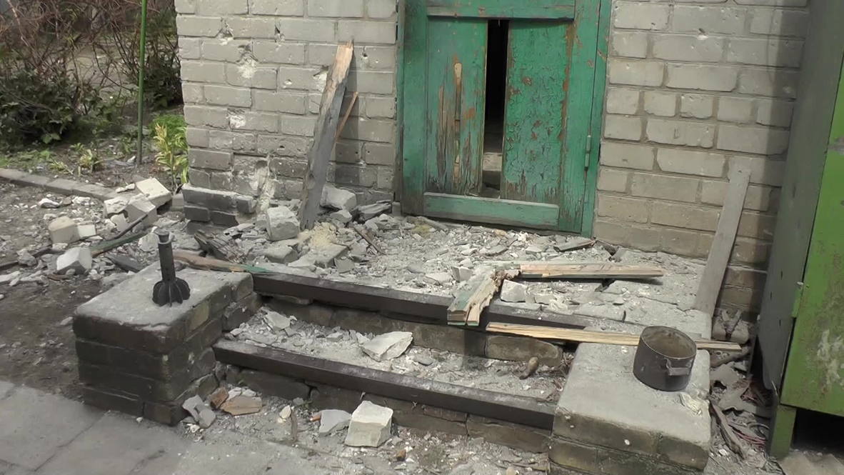 Ukraine: Residents caught in artillery fire fighting in Slavyansk