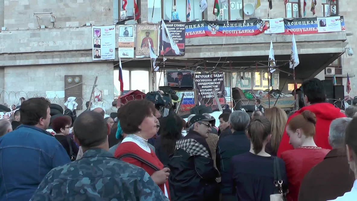 Ukraine: Crowd cheers on Pushilin's request for accession to Russia