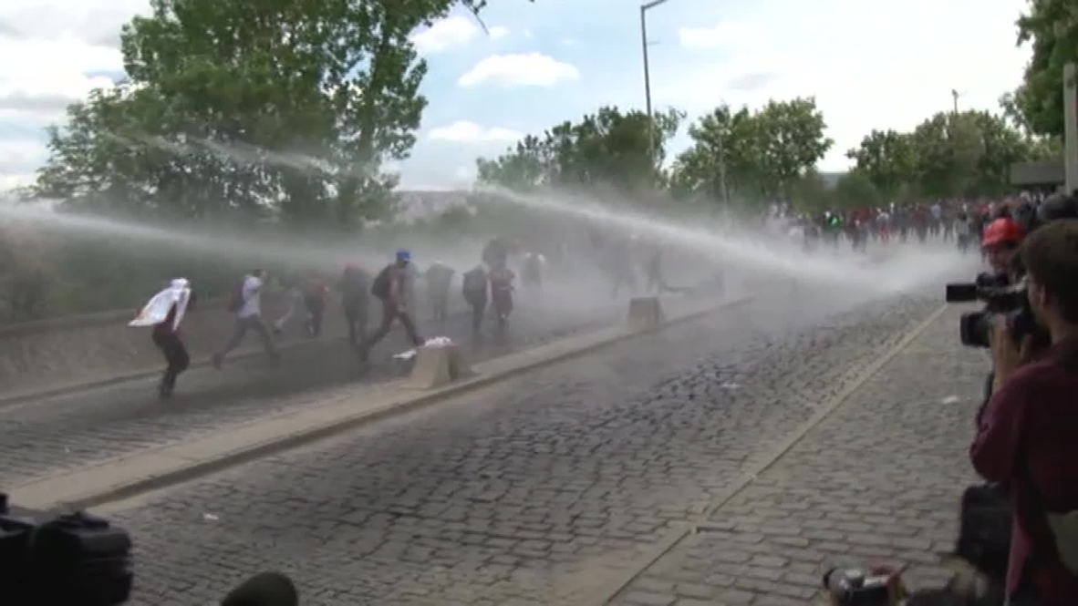 Turkey: Police unleash water cannons at crowd protesting mining disaster