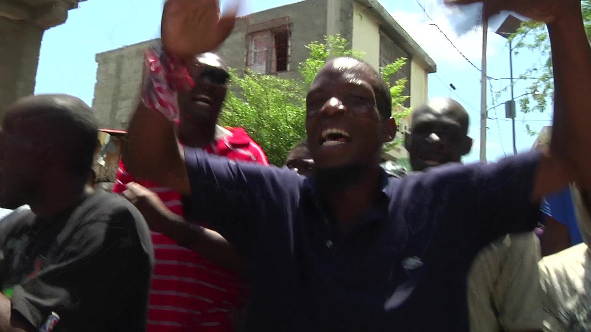Haiti: Protesters crash Martelly presidential anniversary