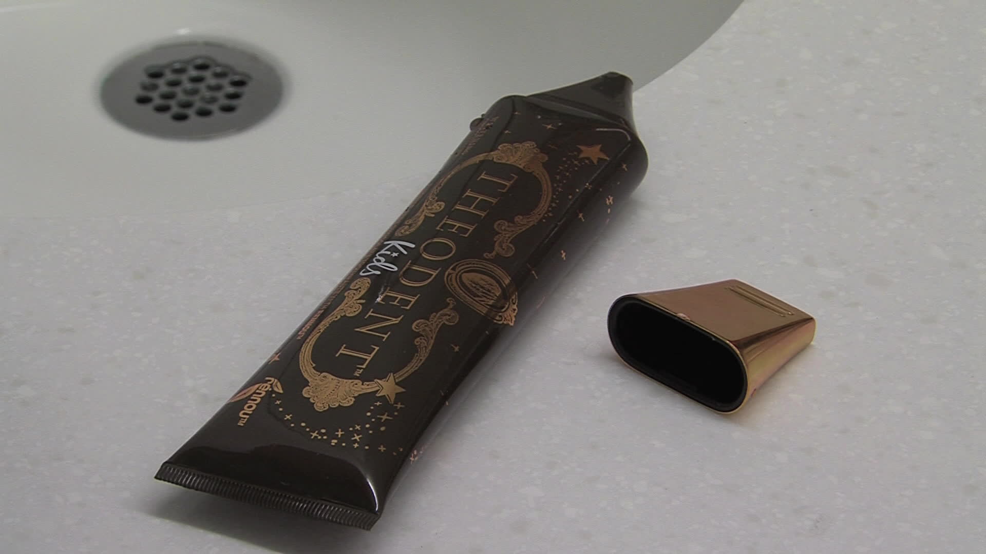 USA Kidfriendly chocolate flavoured toothpaste is safe to swallow