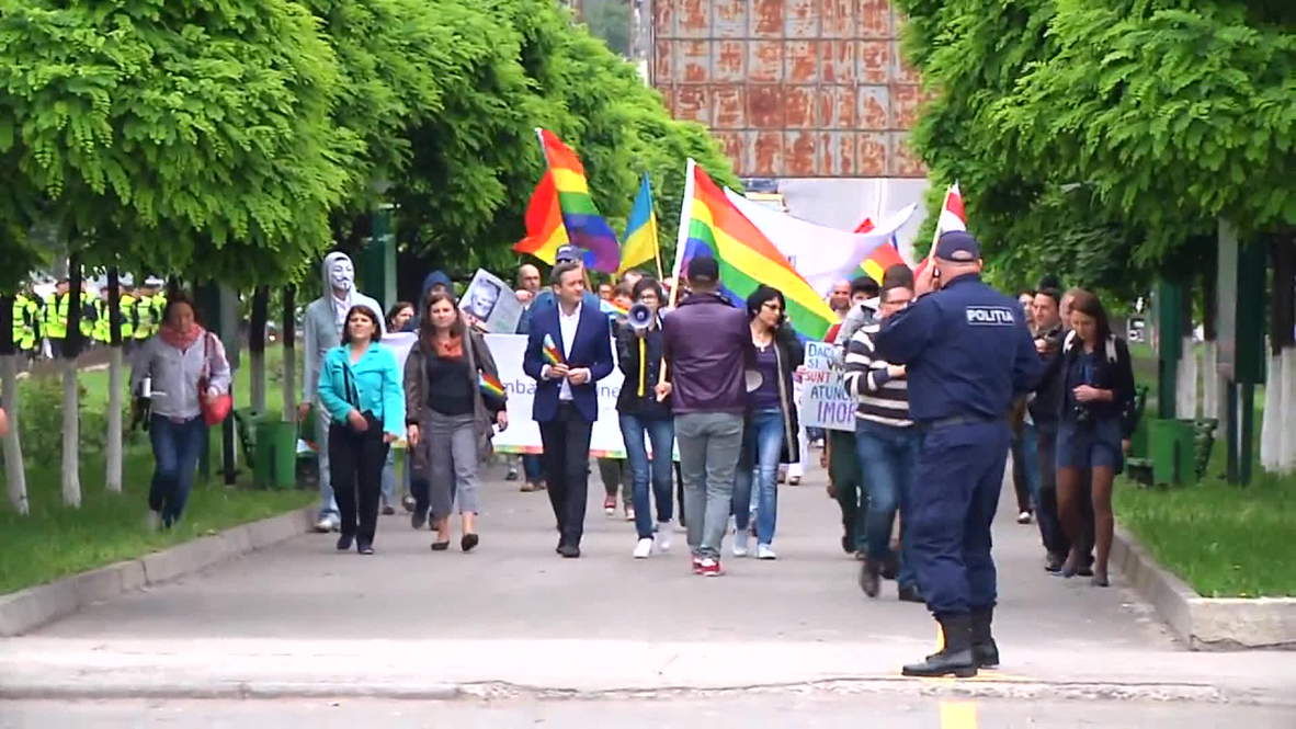 Moldova: Pro-LGBT parade marches through Chisinau