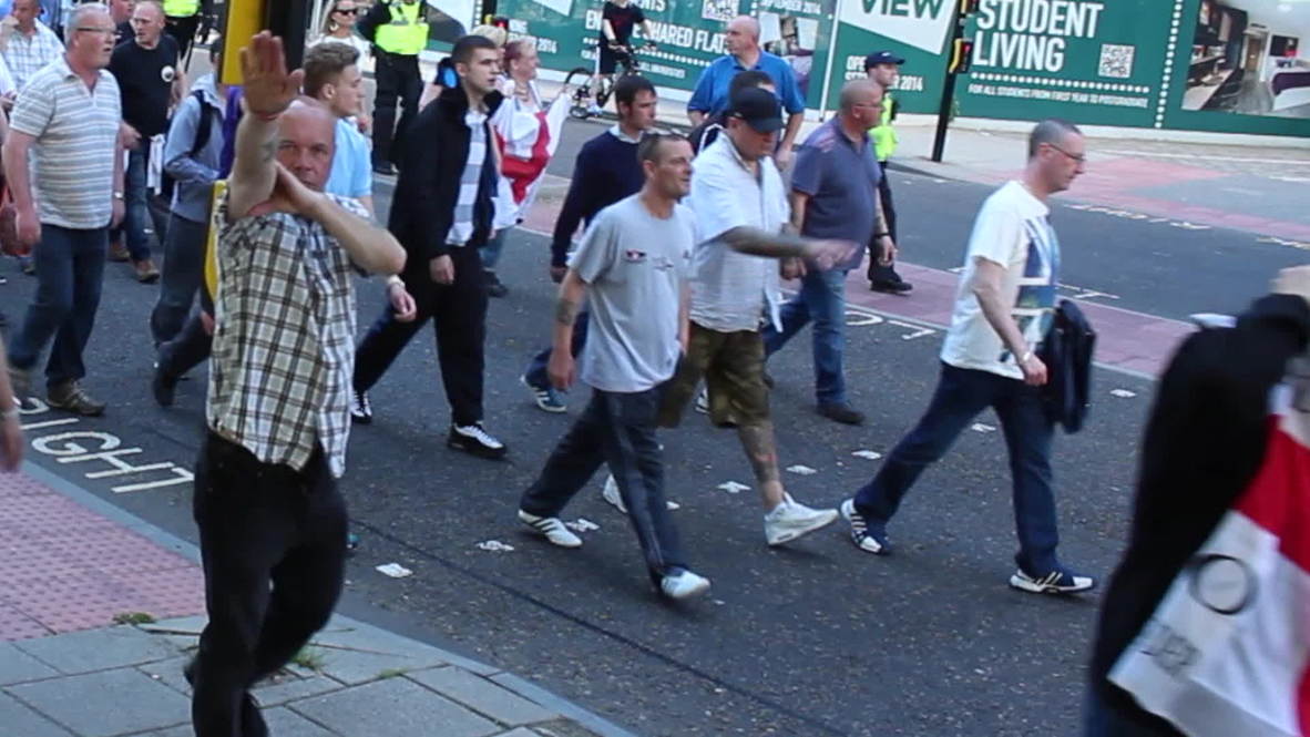 UK: Nazi salutes as EDL march through Newcastle