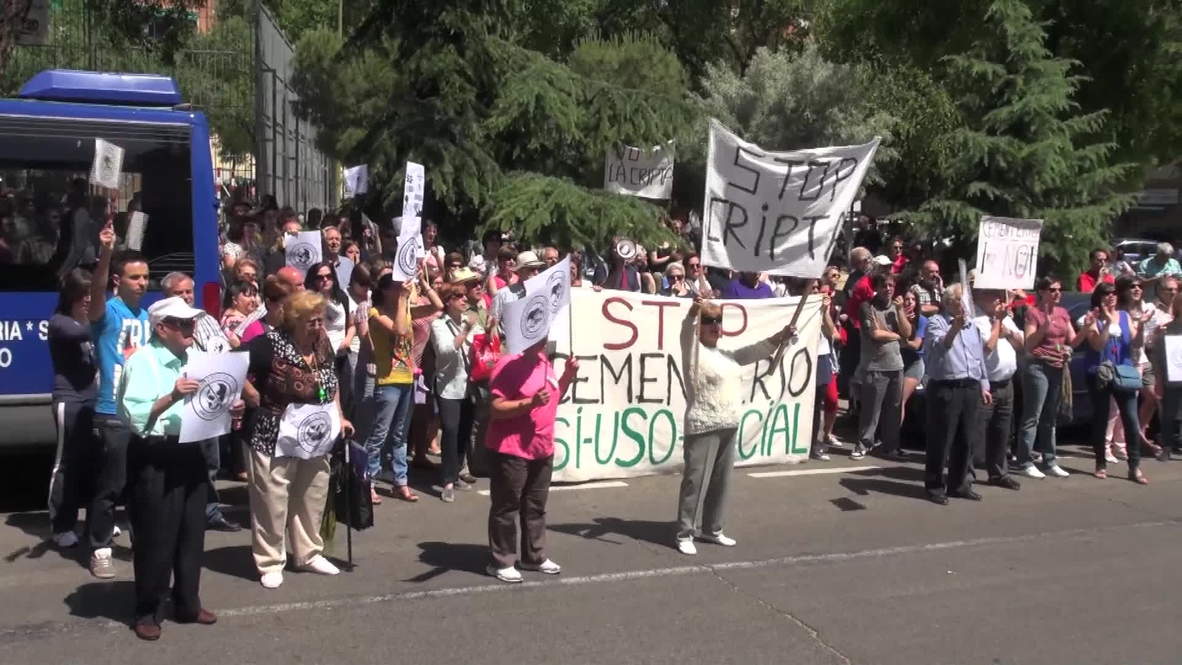 Spain: Protesters target churchgoers at Sunday Mass over cemetery dispute