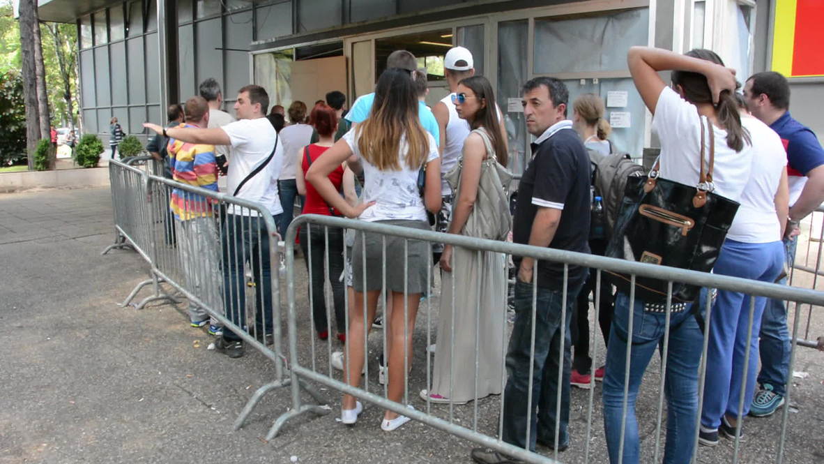 Serbia: Crowds flock to get flood damage discounts