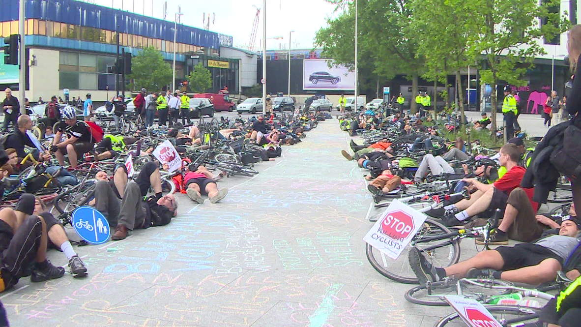 UK: Cyclists draw a line in the sand over car deaths