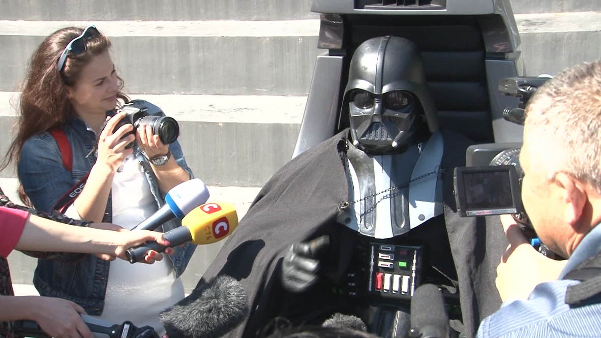 Ukraine: Darth Vader ready to conquer Kiev with "huge army"