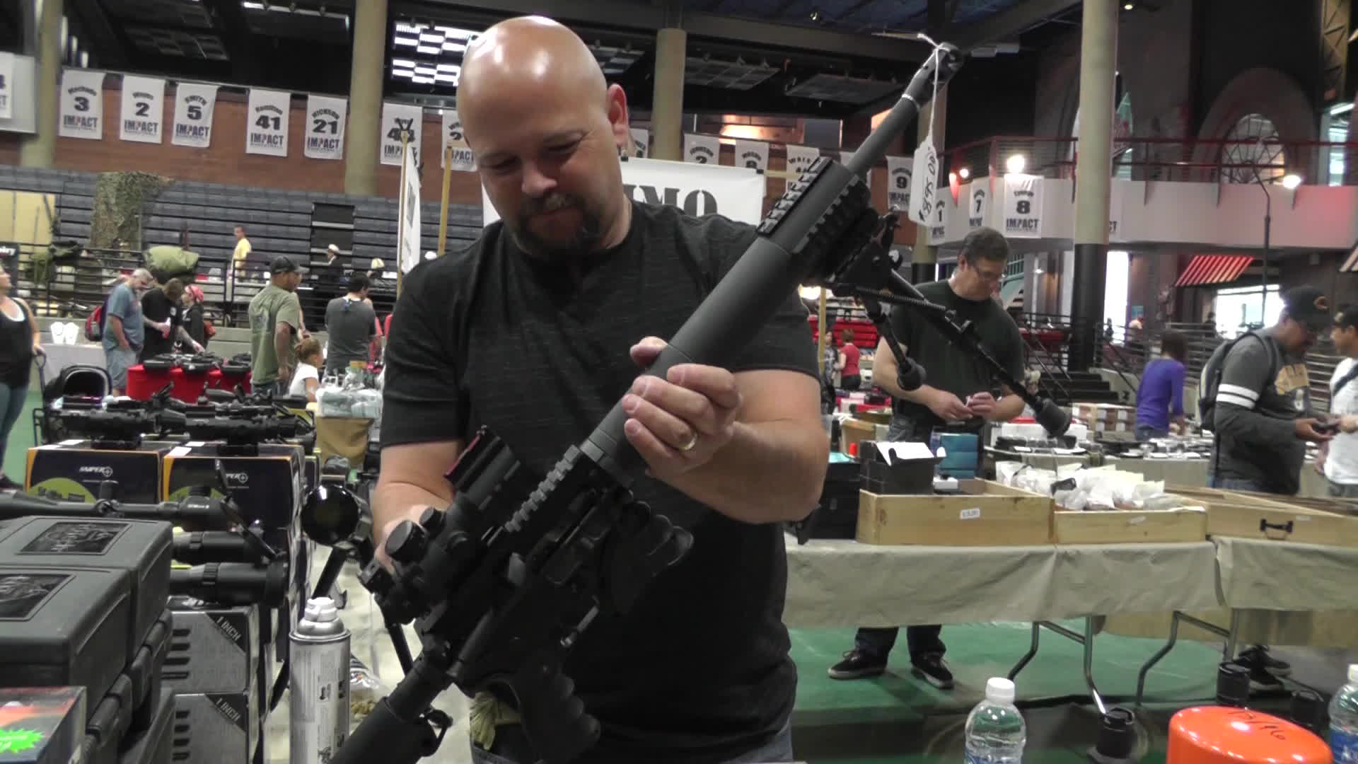 USA Guns, guns and more guns at Las Vegas Gun Show Video Ruptly
