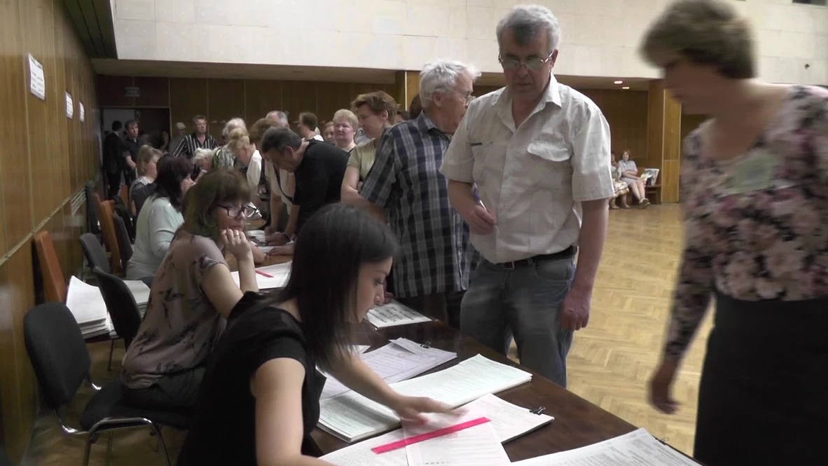 Ukraine: Voting underway in Kiev
