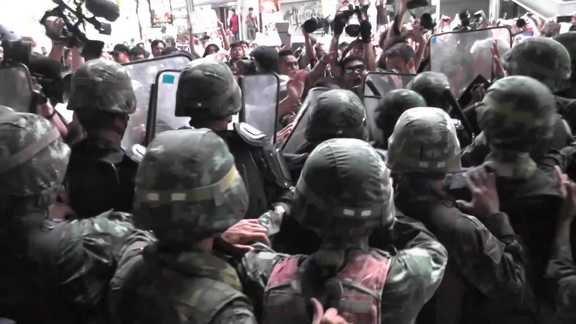 Thailand: Anti-coup protesters amass at Bangkok's Victory Monument