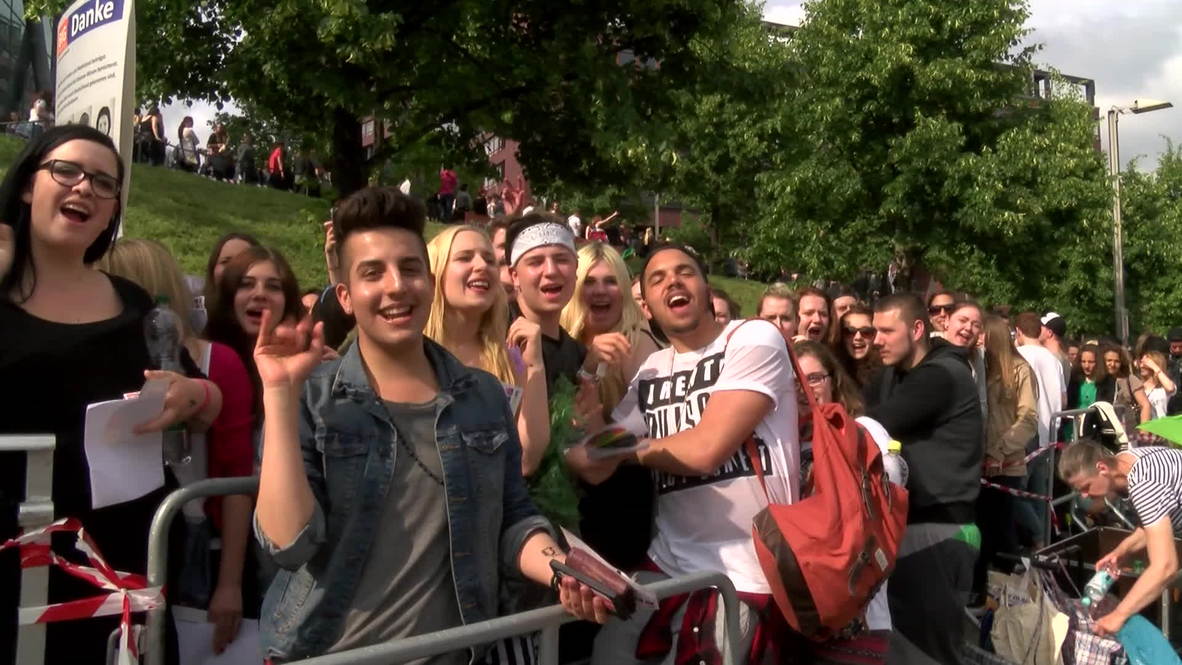 Germany: Miley fans go twerking crazy in Cologne