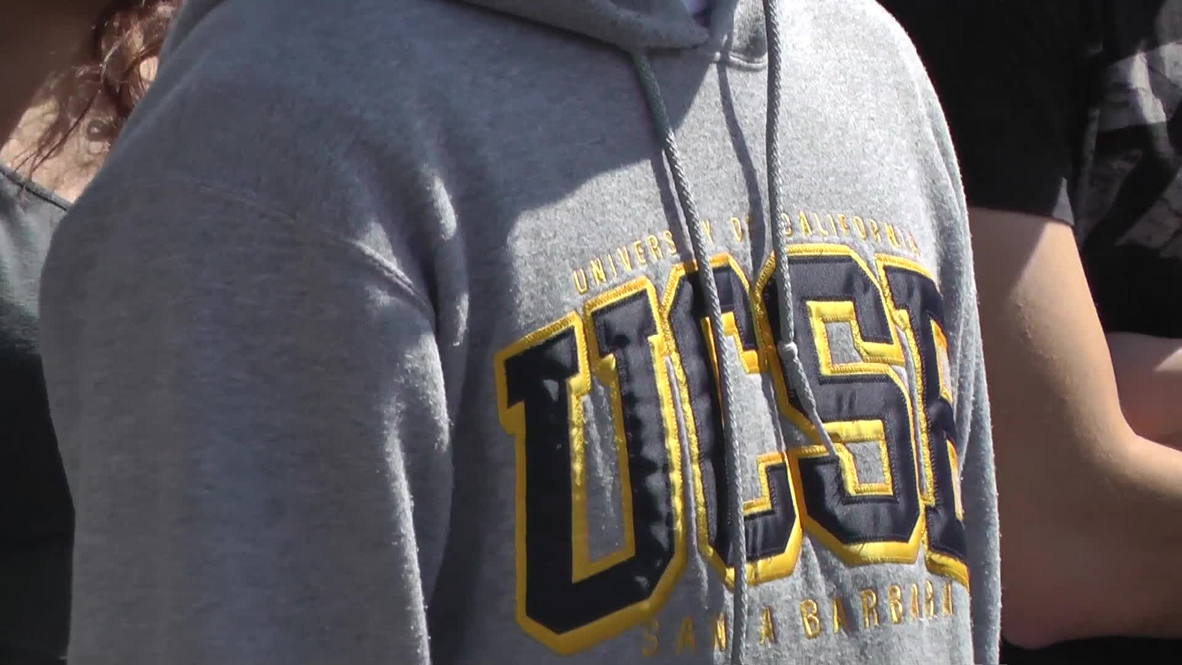 USA: Santa Barbara students mourn murdered classmates