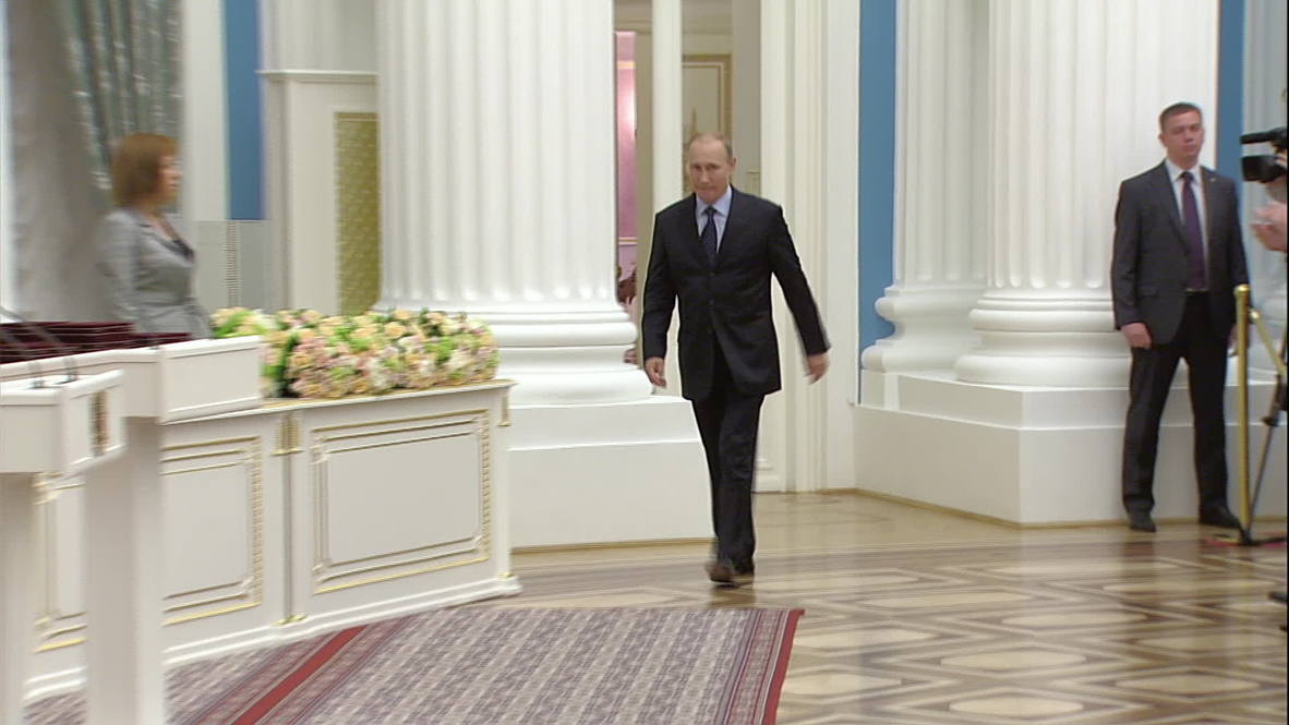 Russia: Putin praises nation's artists and cultural workers