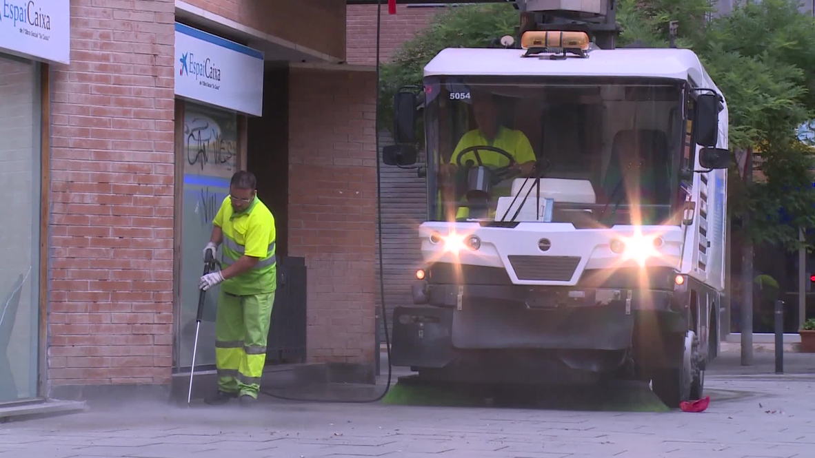 Spain: Streets left wrecked after night of clashes