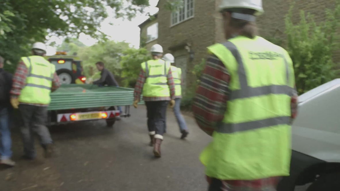 UK: Greenpeace fracks with David Cameron's home