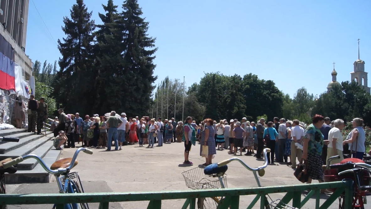 Ukraine: Humanitarian aid handed out in Slavyansk