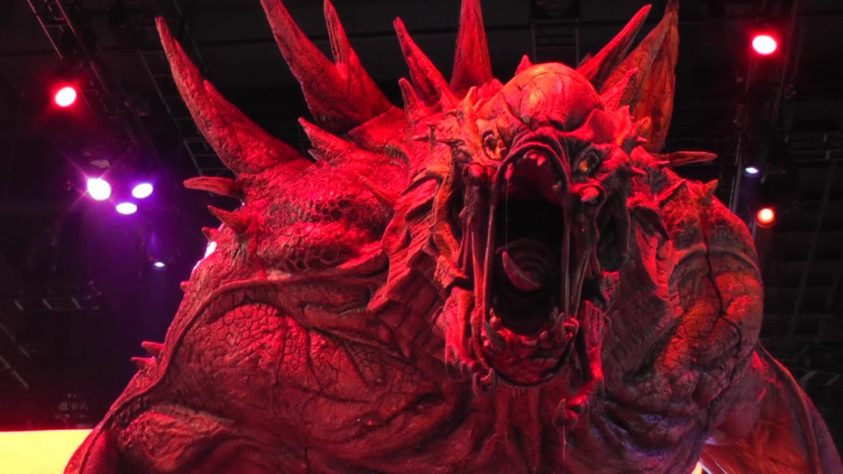 USA: Man v. monster shooter 'Evolve' draws the crowds in LA