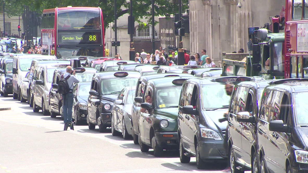UK: Uber protest draws hundreds of cabbies