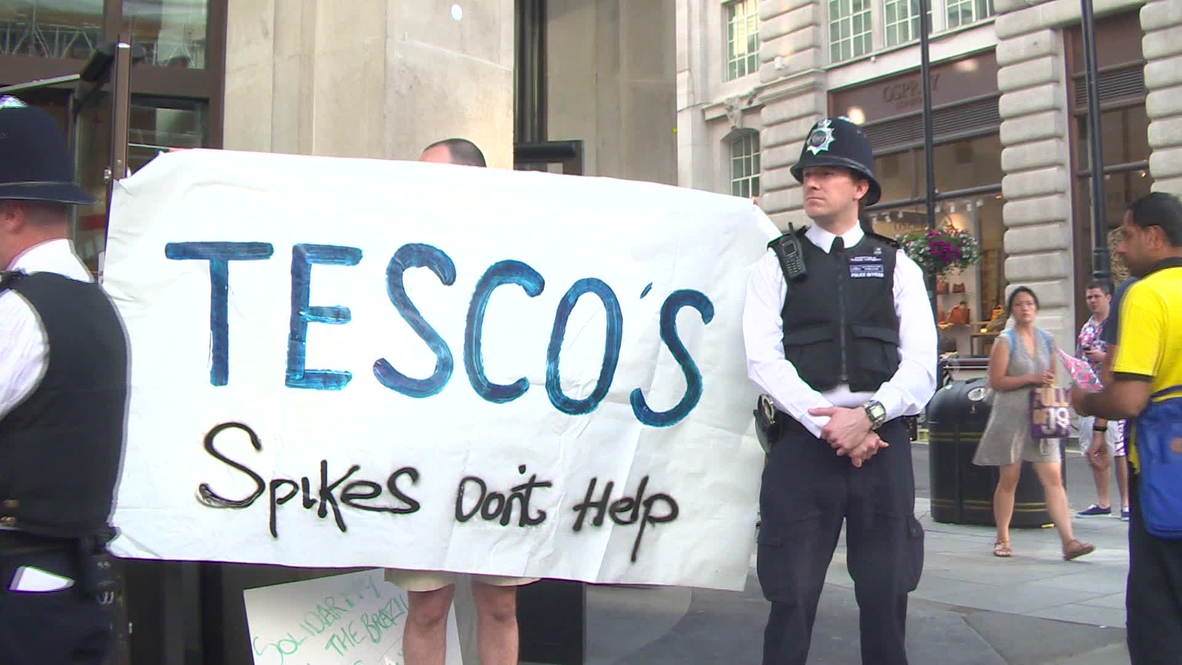 UK: Tesco removes anti-homeless spikes after days of protests