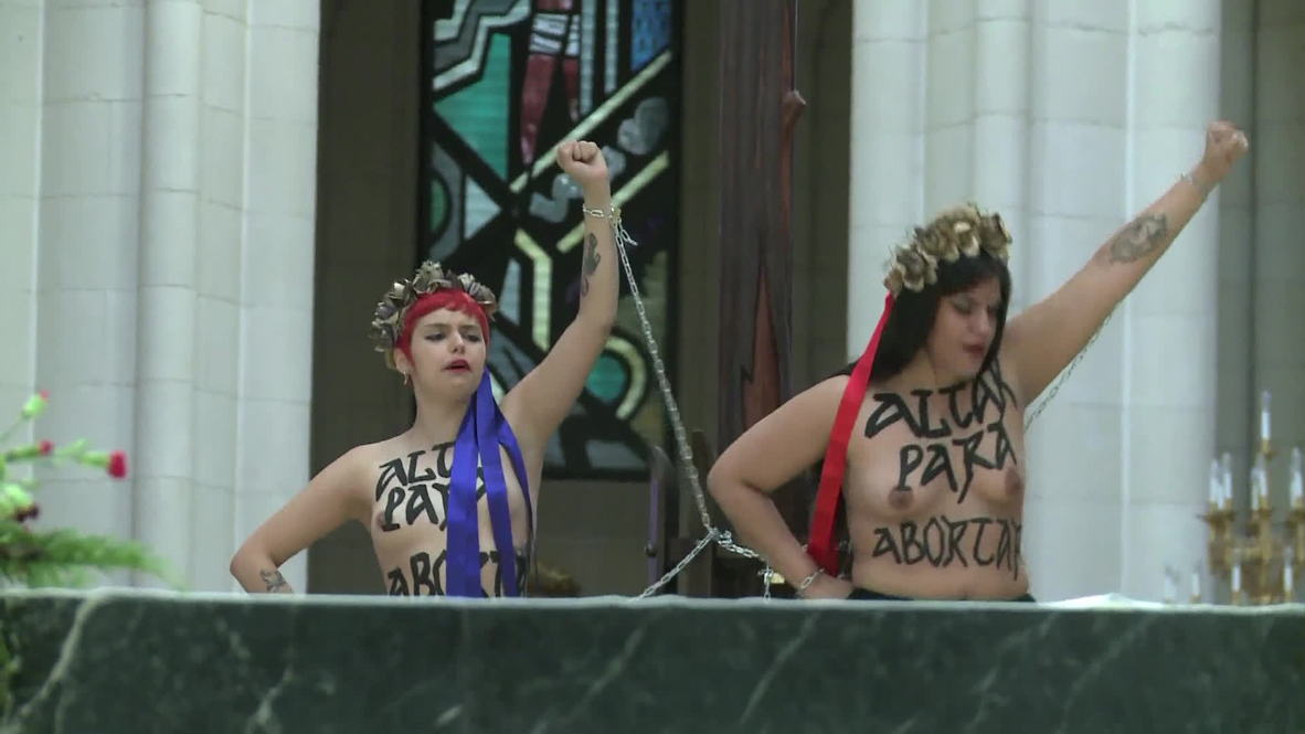 Spain: FEMEN bare all in house of God