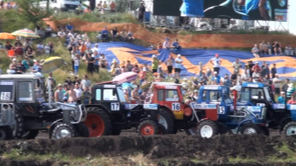 Russia: Tractors get mucky in off-road derby