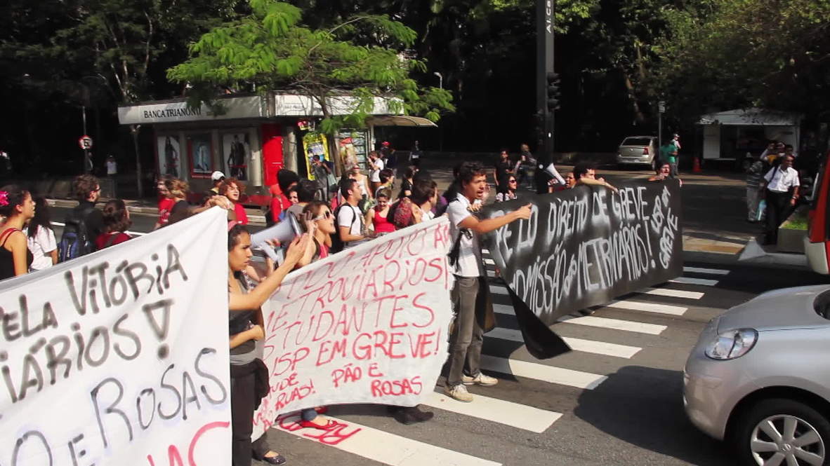 Brazil: Protesters block road to World Cup game