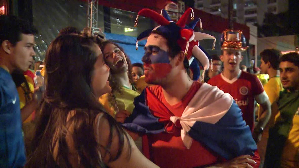 Brazil: Russian fans party in the streets of Curitiba despite draw